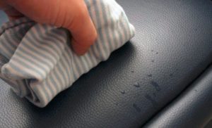 Comment retirer une poignée d'un canapé en cuir